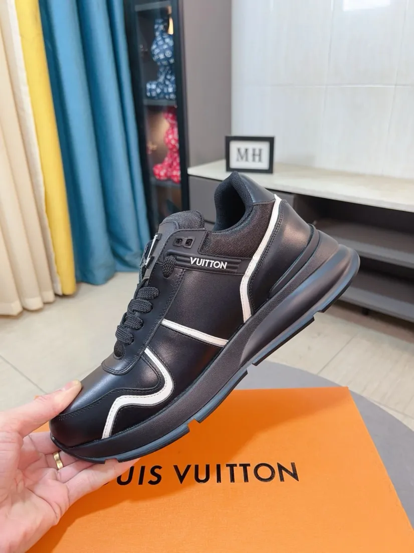Men's shoes 💰600🌸🌸 LV style is novel and fashionable, the upper is made of imported cowhide + LV special materials! Super trendy design! It’s eye-catching! The leather is soft, delicate, shiny and translucent, showing the ultimate in pure handcraftsmanship, and the mesh is soft, comfortable and breathable! Size: 39-44 (38 45 customized)